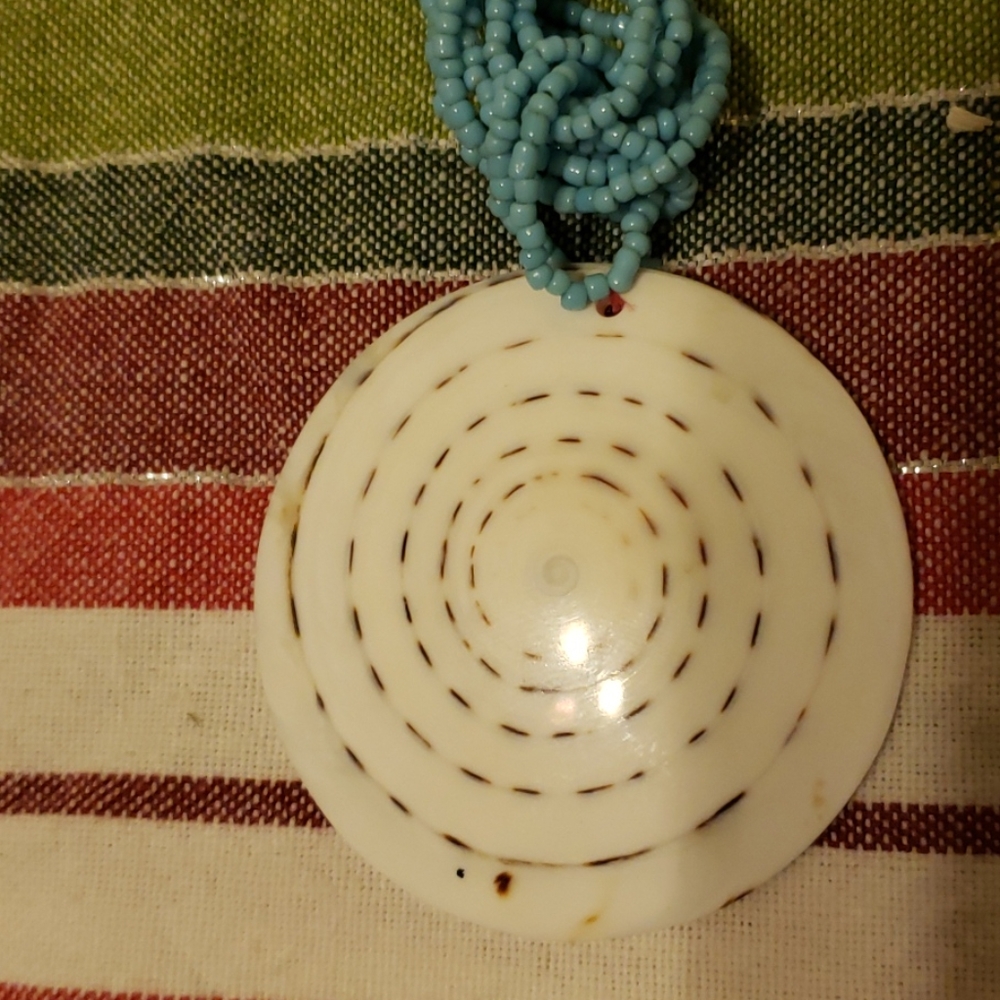 Shell necklace - Picture 3 of 4